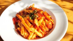 Domates Soslu Penne Tarifi