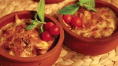 Güveçte mantarlı kaşarlı tavuk tarifi