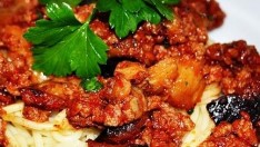 Kıymalı Patlıcanlı Spagetti Tarifi