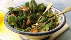 Sarımsaklı Ispanak Salatası Tarifi