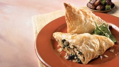 Peynirli Üçgen Börek Tarifi